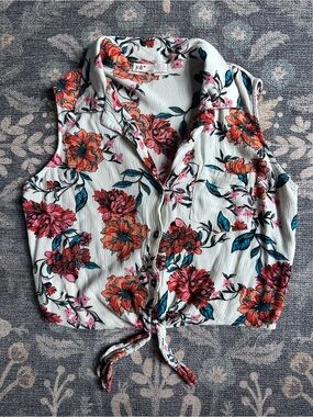 Jolt Floral Sleeveless Button Front Tie Top Sz M